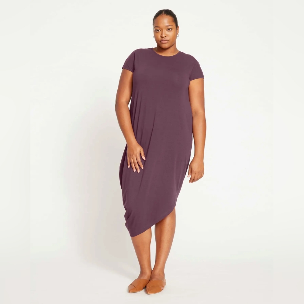 Universal Standard Iconic Geneva Short Sleeve Crew Neck Dress in Faded Plum